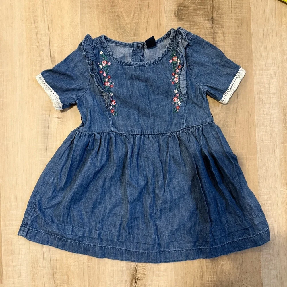 Gap Girls Denim Embroidered Dress size 3T